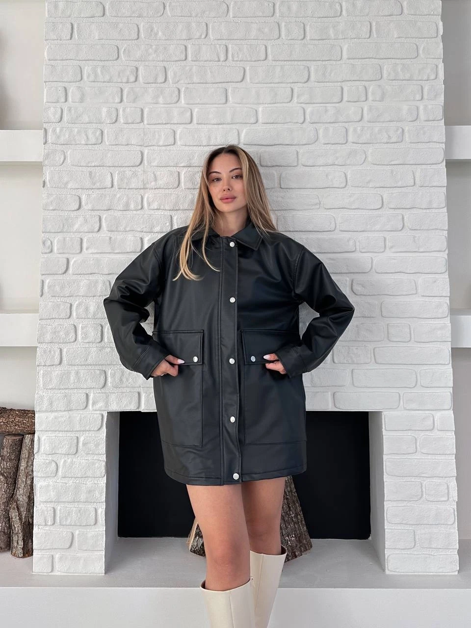 Siyah Rengi Deri Oversize Yağmurluk