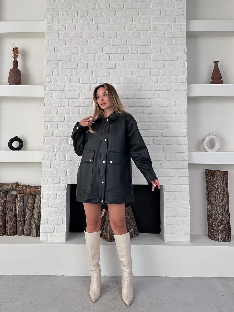 Siyah Rengi Deri Oversize Yağmurluk