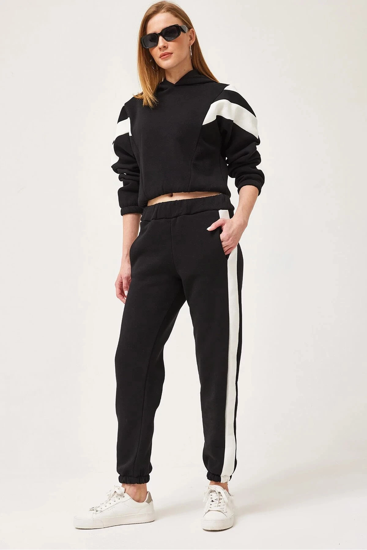 Siyah Renk Bloklu Eşofman Takımı