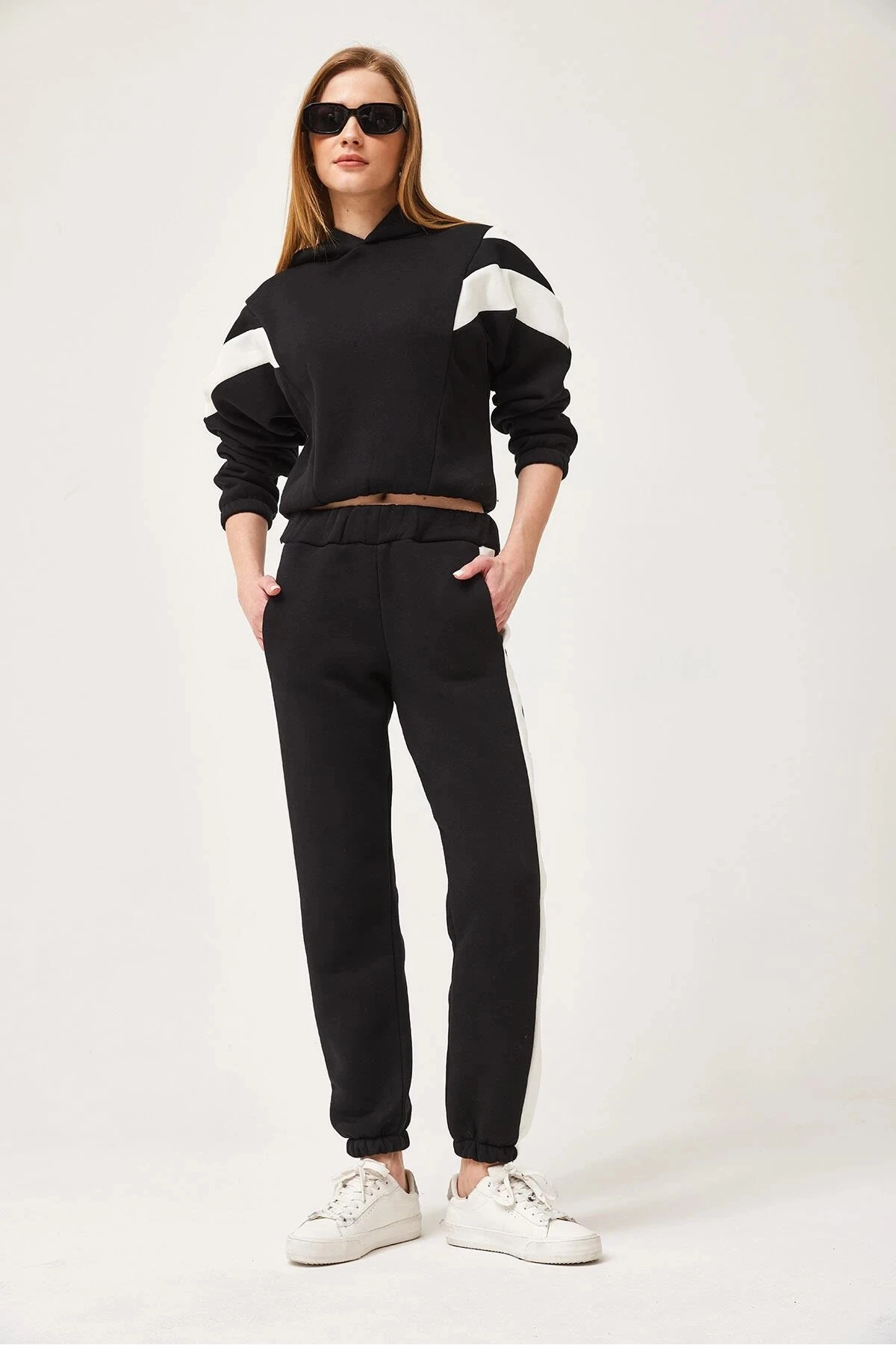 Siyah Renk Bloklu Eşofman Takımı