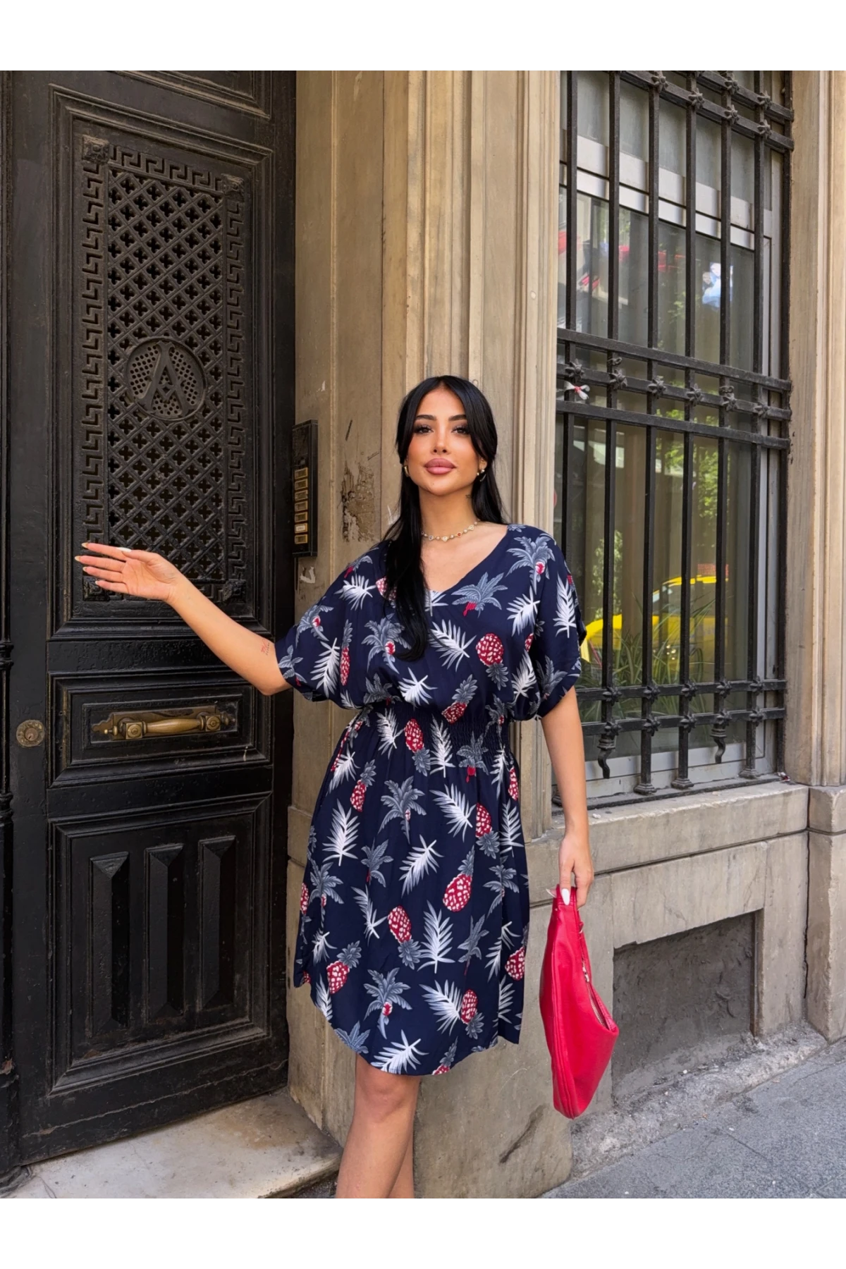 V Yaka Gipe Detaylı Desenli Lacivert Viskon Elbise