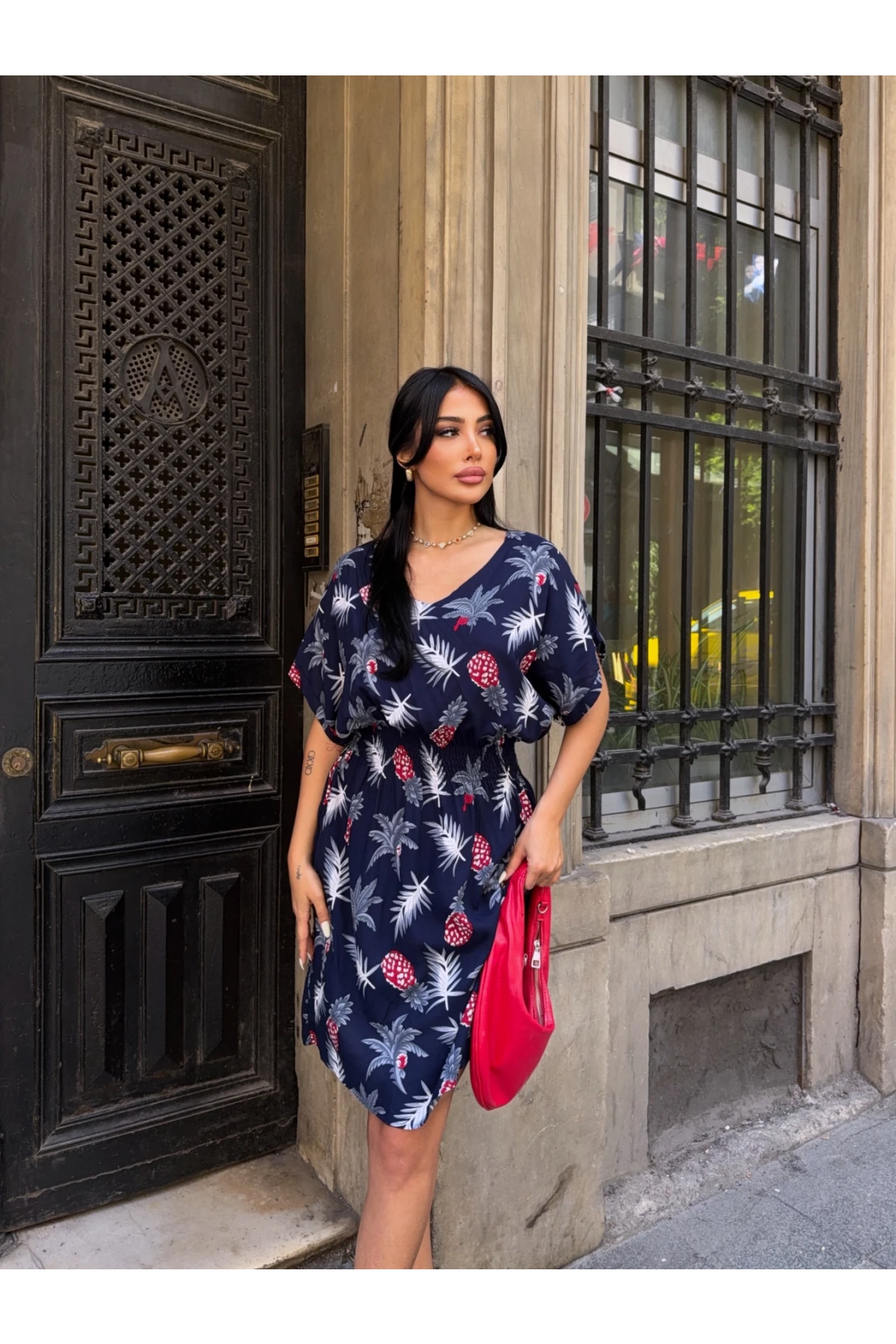 V Yaka Gipe Detaylı Desenli Lacivert Viskon Elbise