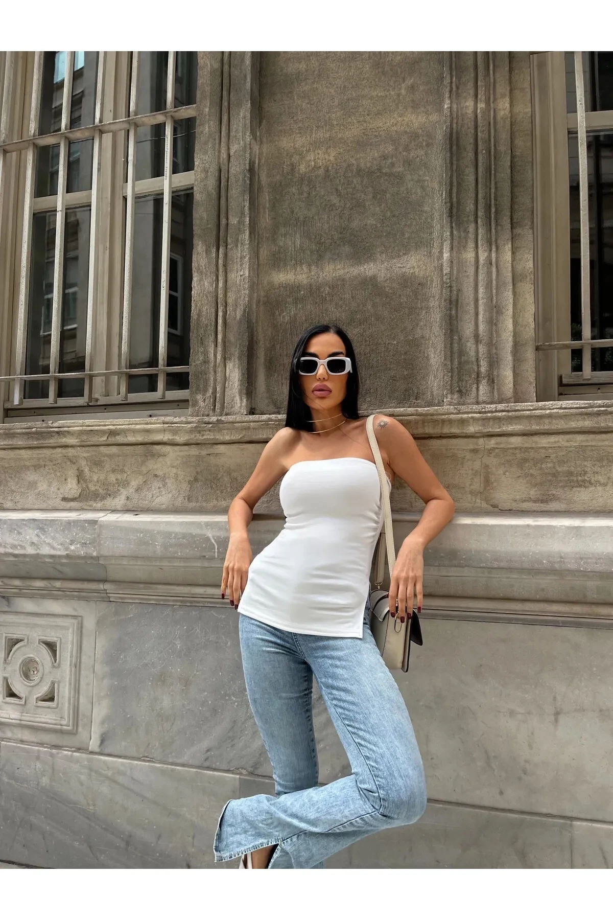 Yanı Büzgülü Çift Yırtmaçlı Straplez Bluz Beyaz