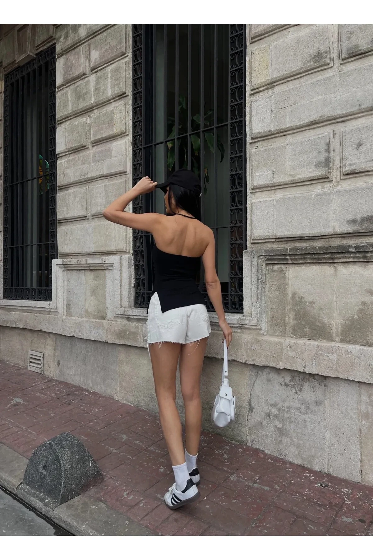 Yanı Büzgülü Çift Yırtmaçlı Straplez Bluz Siyah