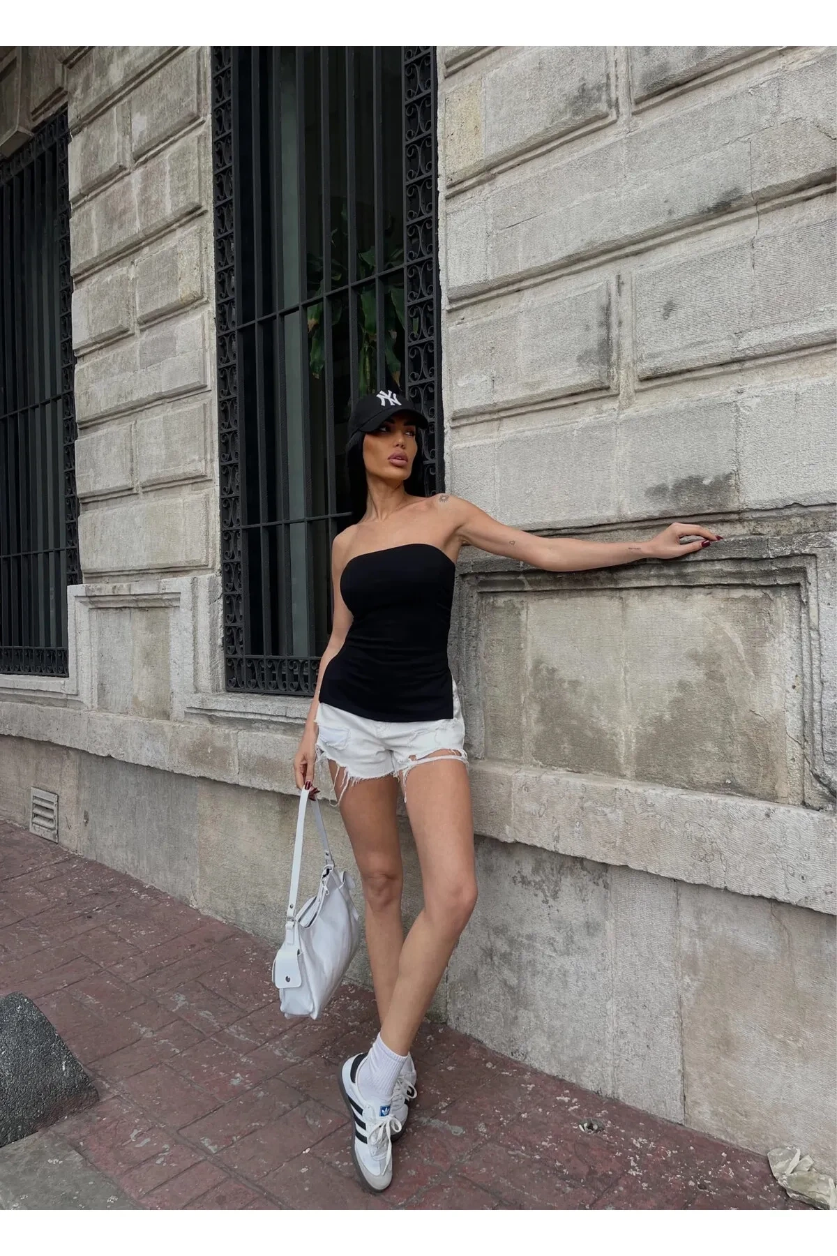 Yanı Büzgülü Çift Yırtmaçlı Straplez Bluz Siyah