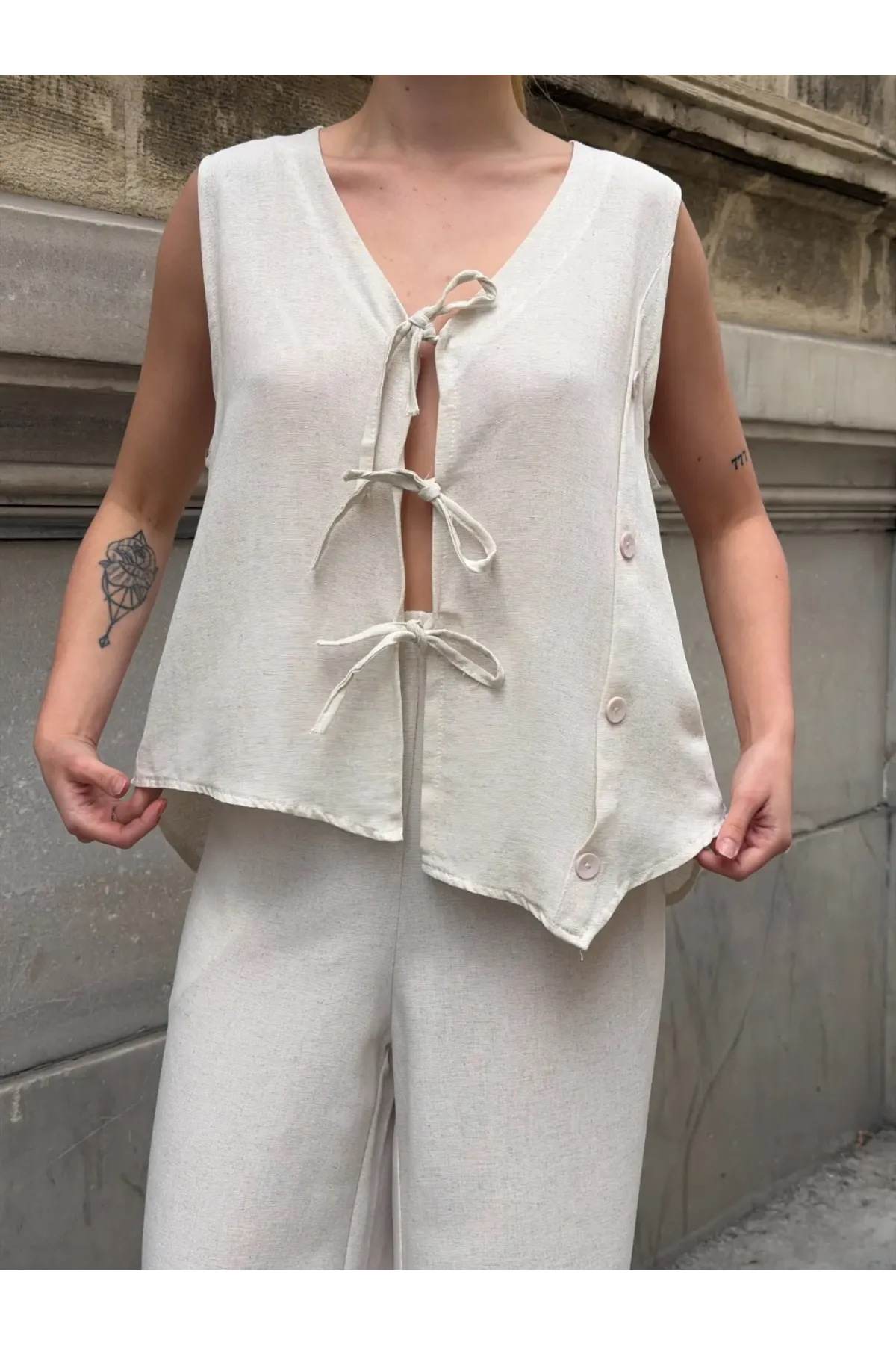 Askılı İp Bağlamalı Yanı Düğme Detaylı Keten Takım