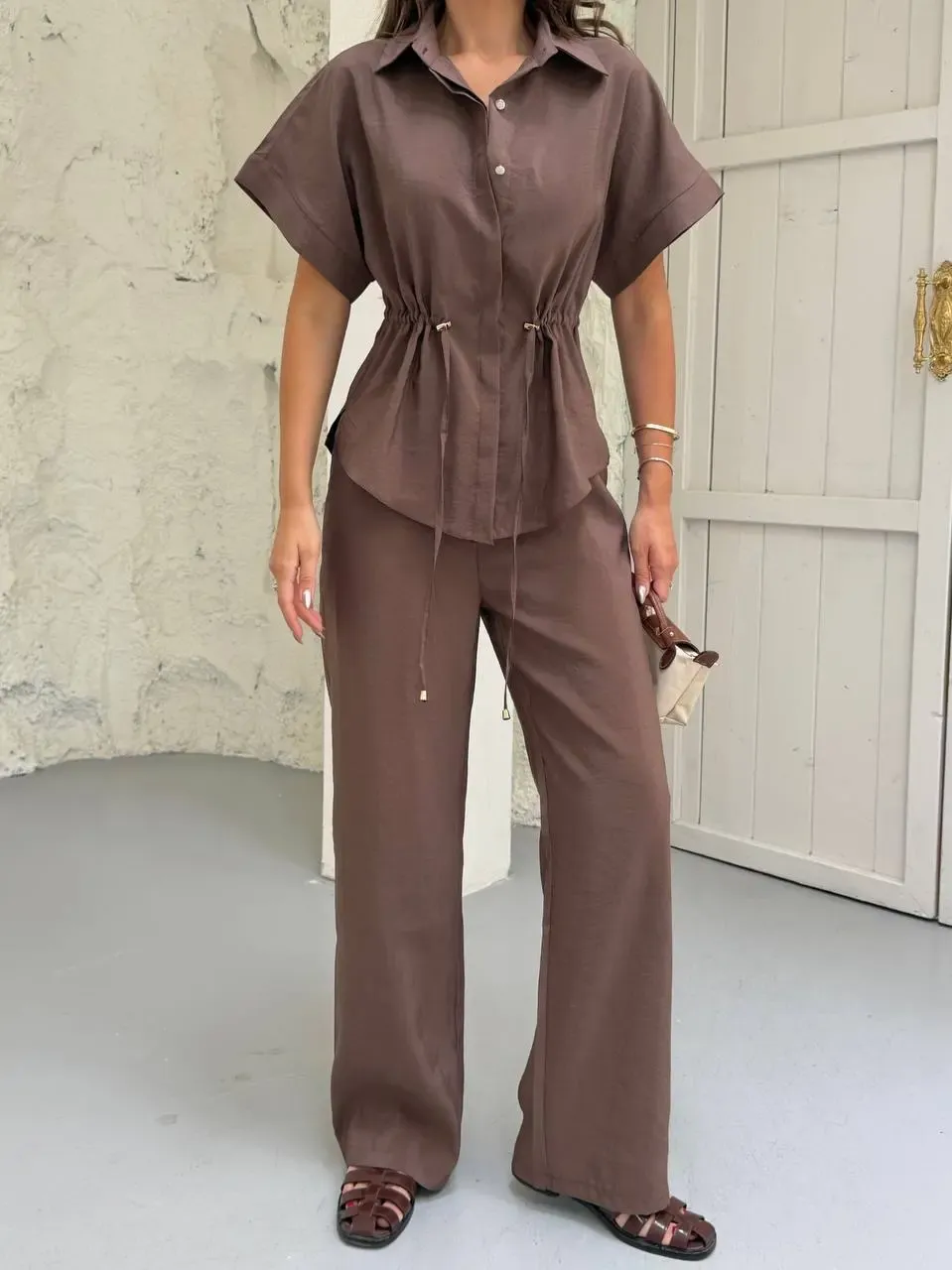 Bel Büzgü Detaylı Kısa Kol Üst ve Pantalon Takım Kahve