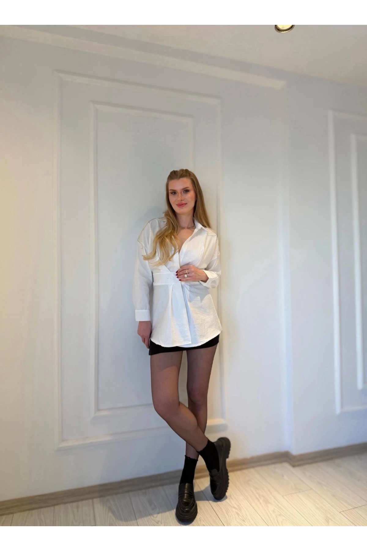 Bel Detaylı Beyaz Gömlek