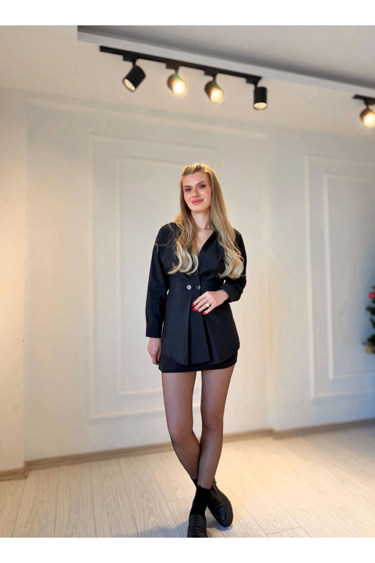 Bel Detaylı Siyah Gömlek