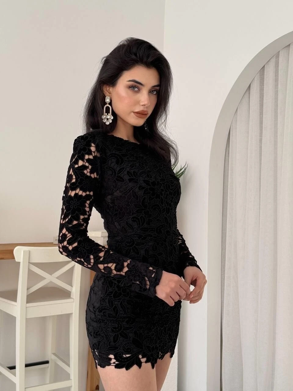 Çiçek Detaylı Siyah Elbise