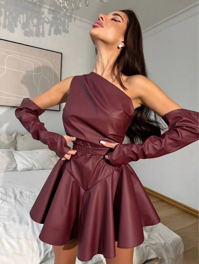 Deri Tokalı Gizli Fermuarlı Kol Detaylar Mini Şortlu Elbise