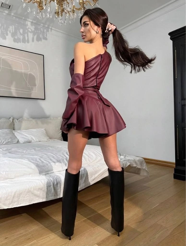 Deri Tokalı Gizli Fermuarlı Kol Detaylar Mini Şortlu Elbise