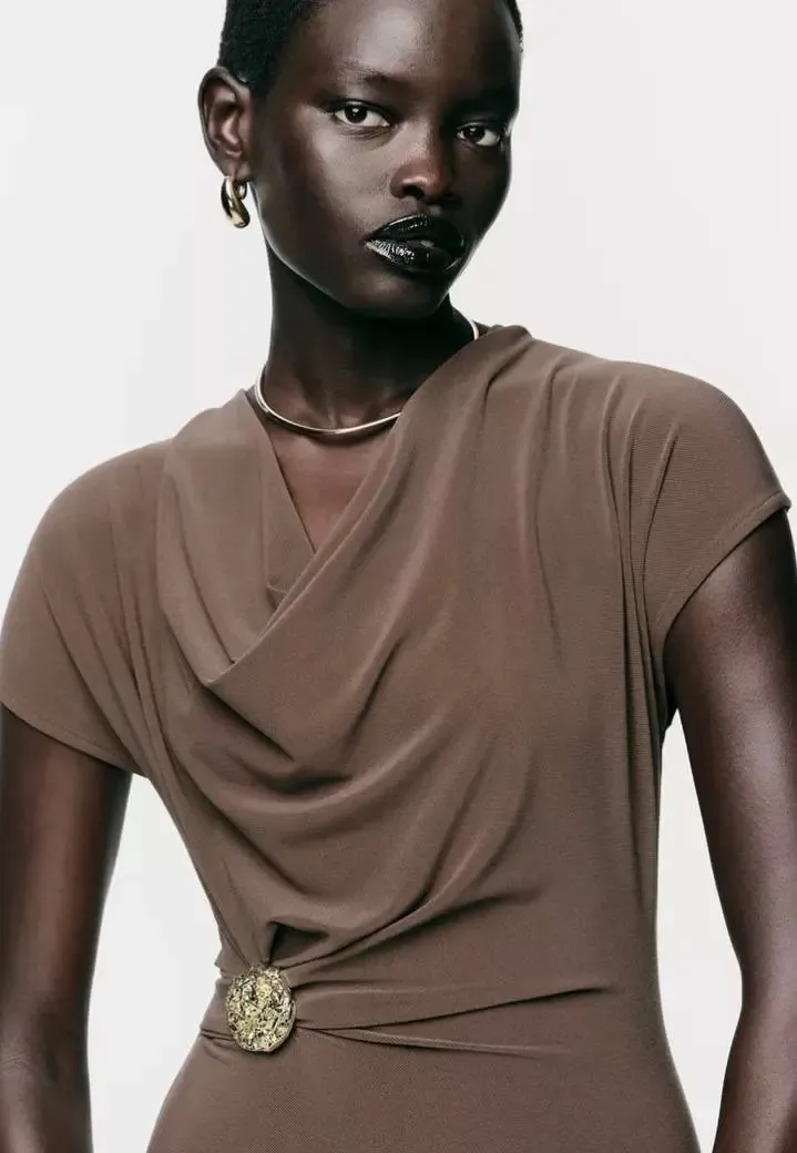 Drape Detaylı Akseuarlı Elbise Kahve