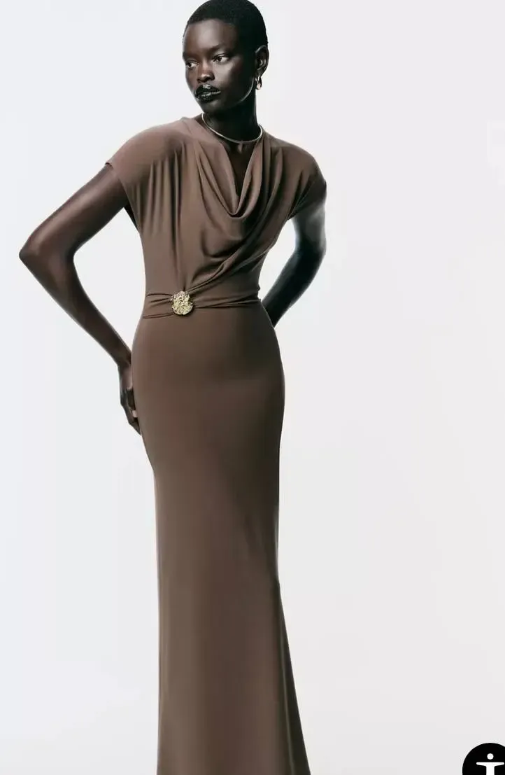 Drape Detaylı Akseuarlı Elbise Kahve