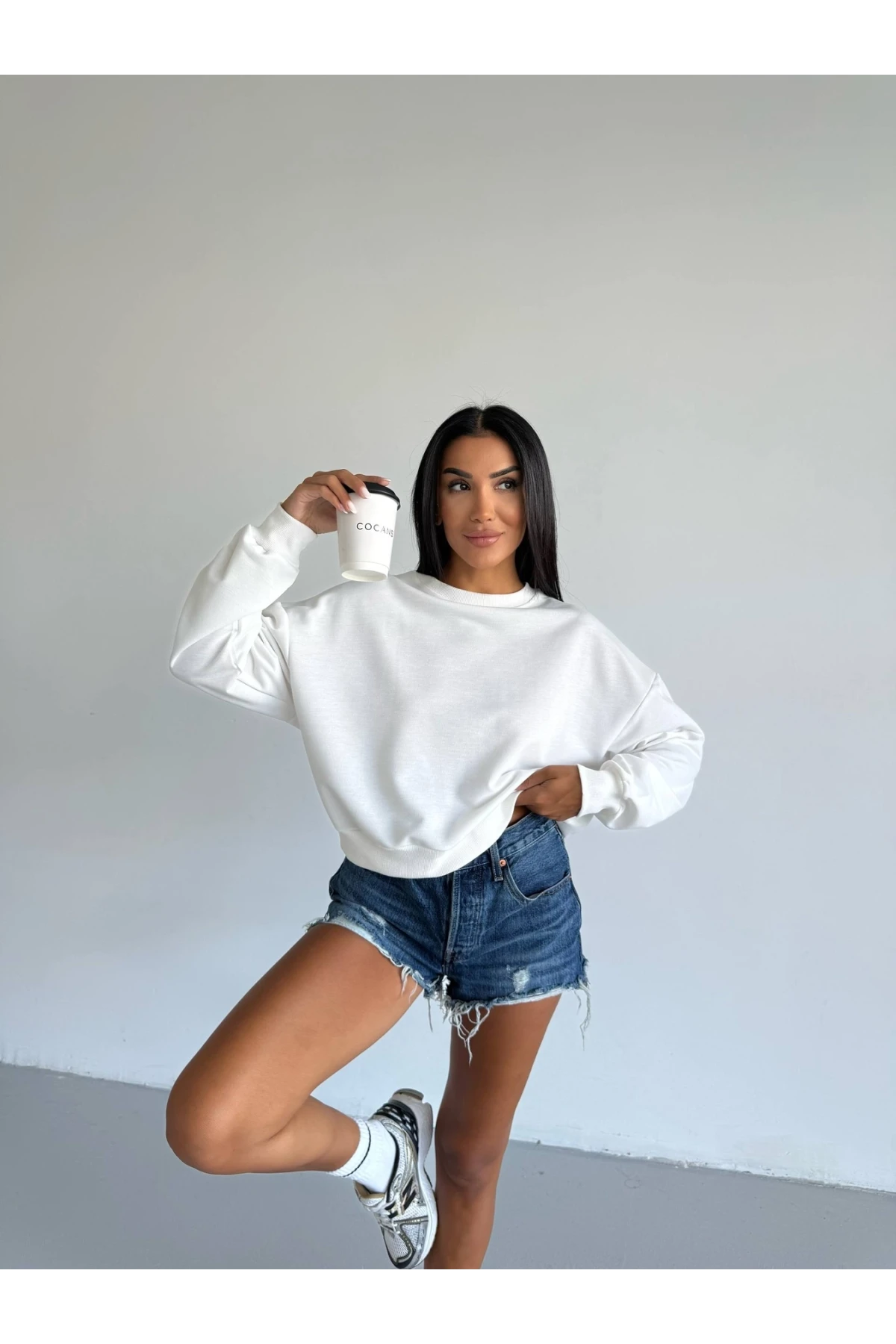 İki İplik Bisiklet Yaka Beyaz Sweatshirt