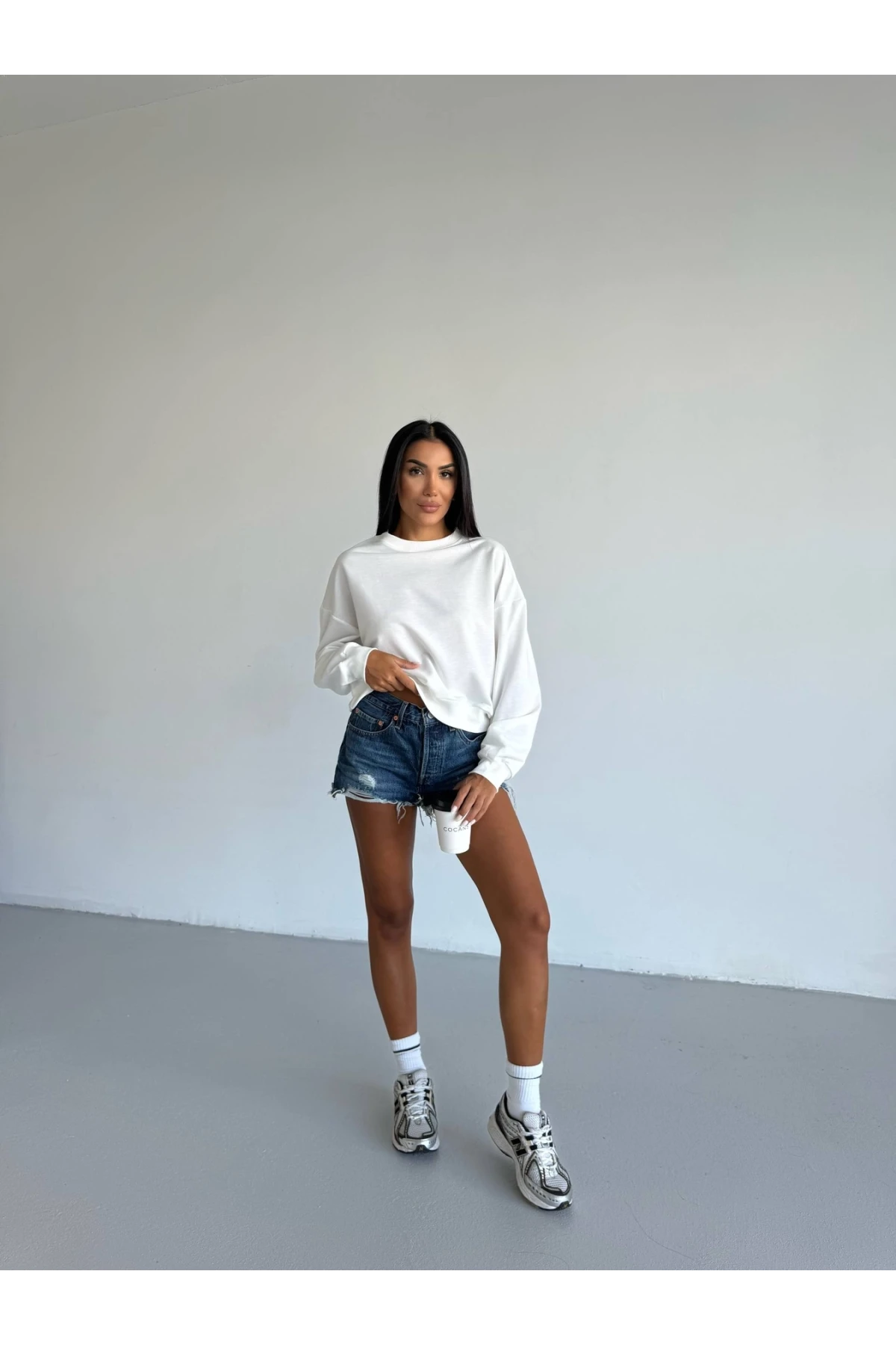 İki İplik Bisiklet Yaka Beyaz Sweatshirt