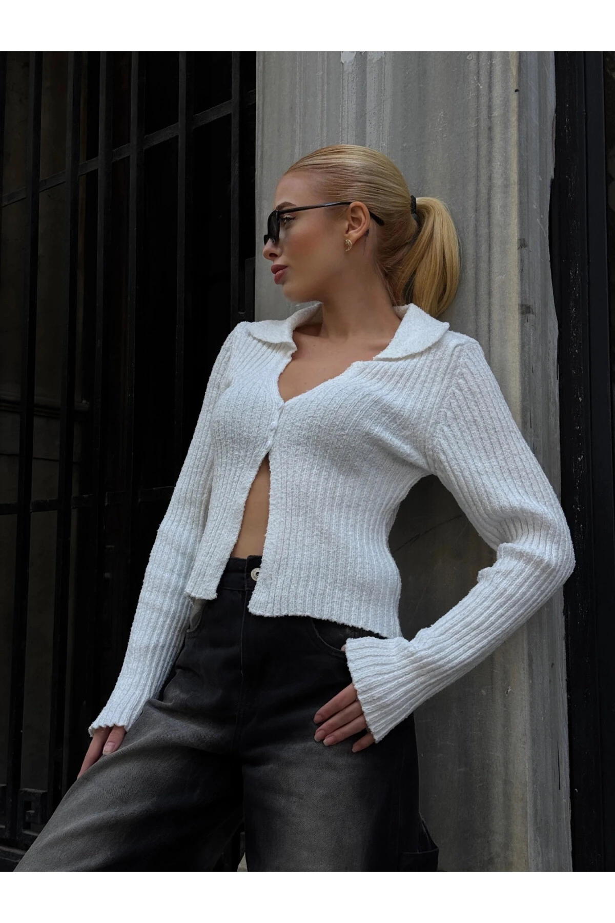 Kadın Beyaz Polo Yaka Düğme Detaylı Buklet Triko