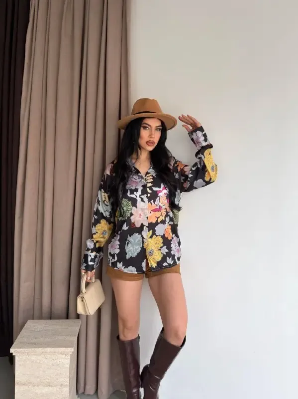 Kadın Renkli Çiçek Desenli Saten Gömlek