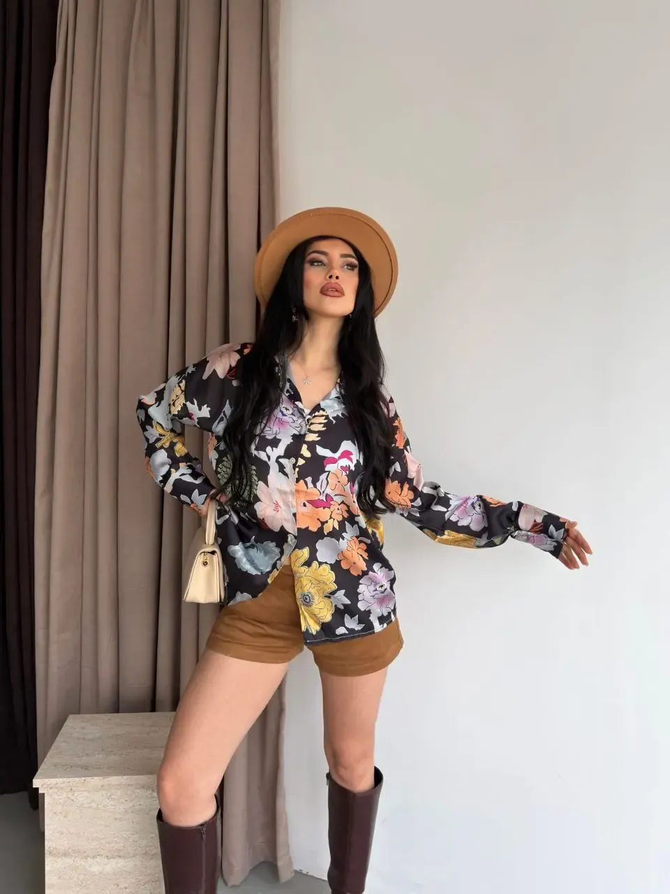 Kadın Renkli Çiçek Desenli Saten Gömlek