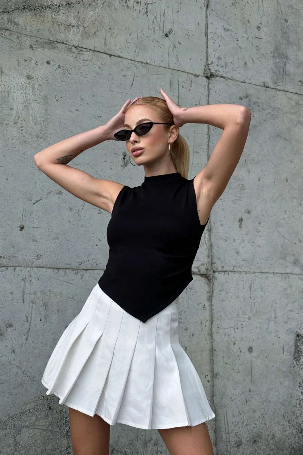 Kadın Siyah Balıkçı Önü Asimetrik Büzgü Detaylı Crop