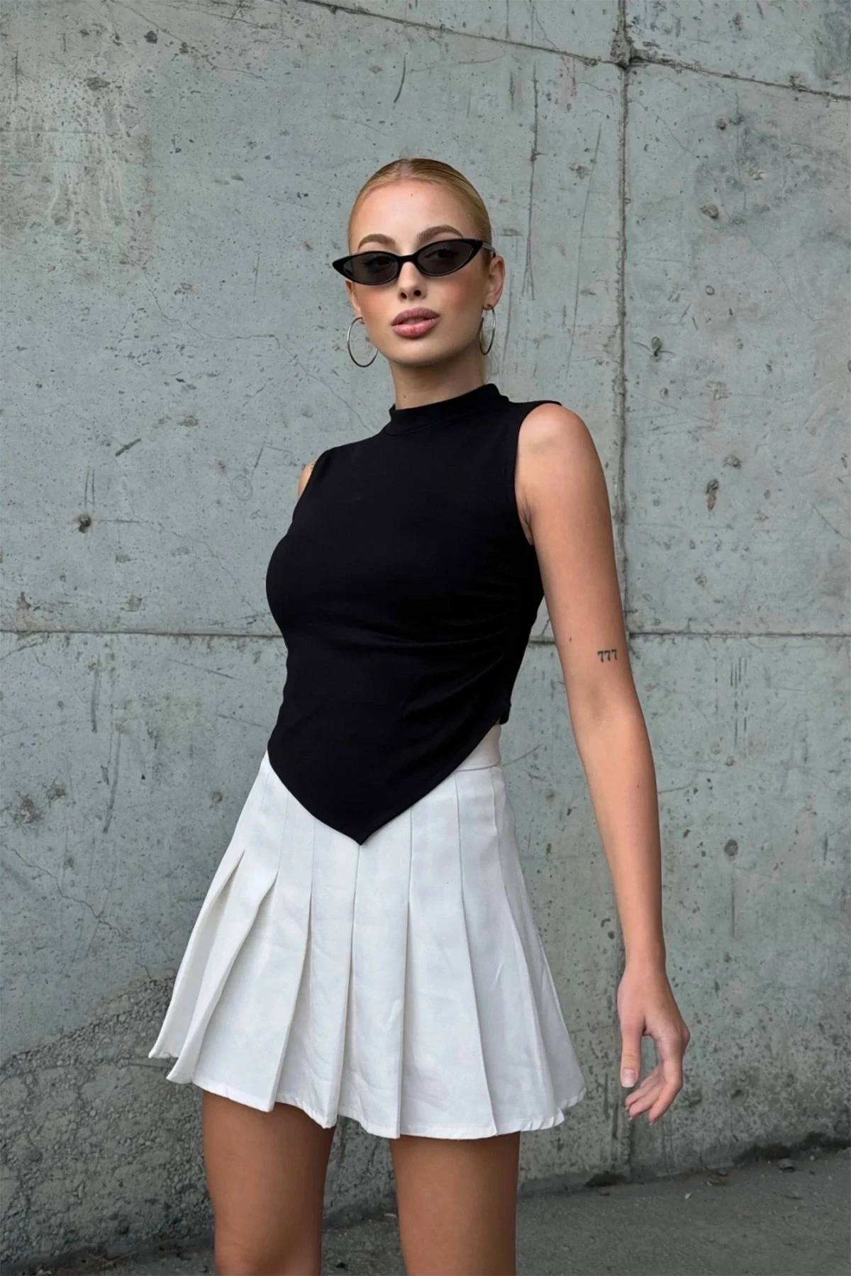 Kadın Siyah Balıkçı Önü Asimetrik Büzgü Detaylı Crop