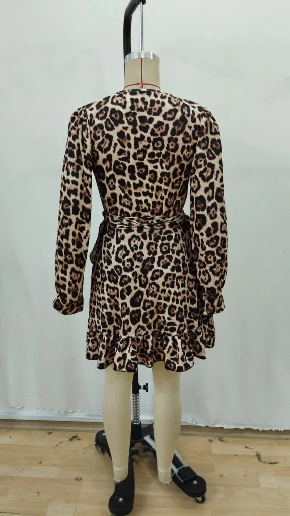 Uzun Kollu Kruvaze Yakalı Fırfırlı Belden Kuşaklı Leopar Desen Modal Elbise