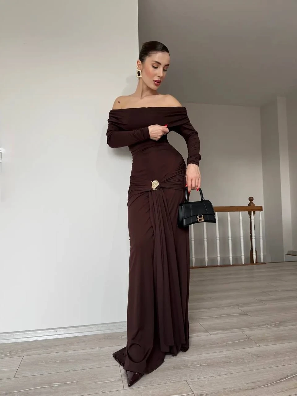 Modal Kumaş Metal Aksesuar Detaylı Maxi Boy Elbise