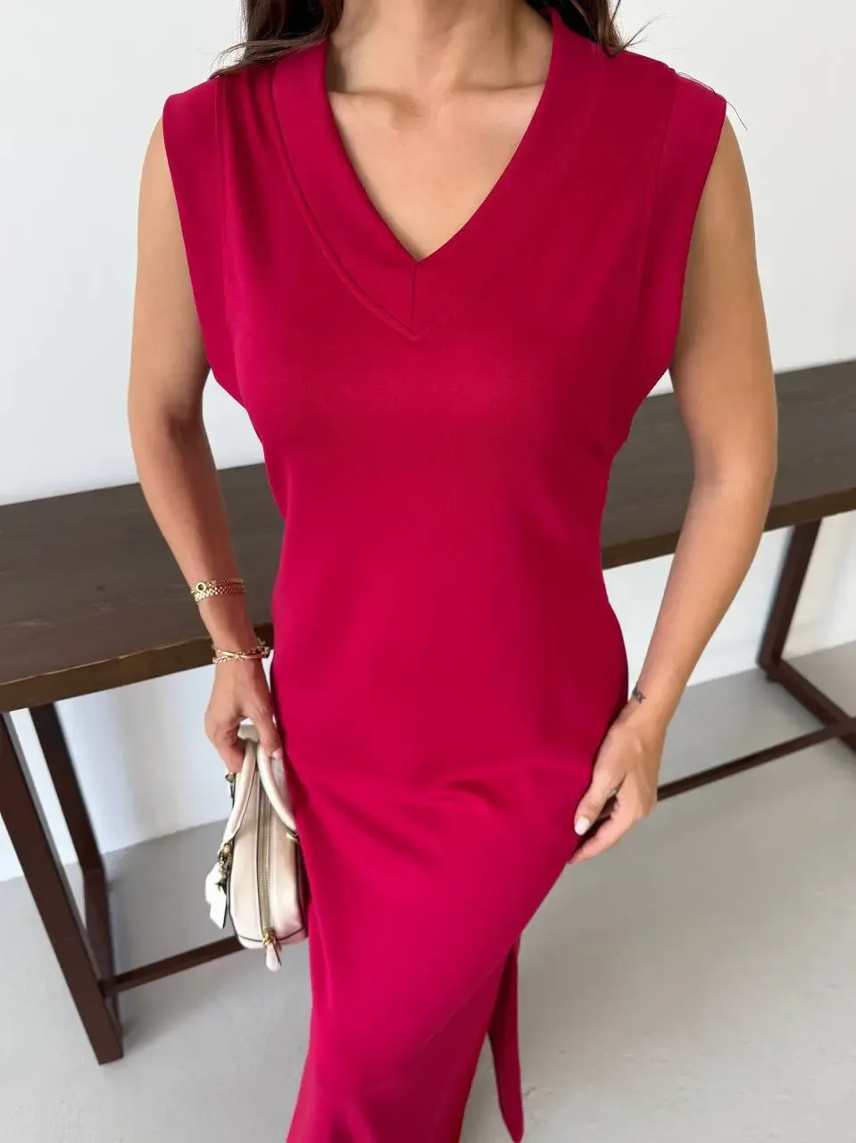 Modal Kumaş V Yaka Yırtmaçlı Elbise Bordo