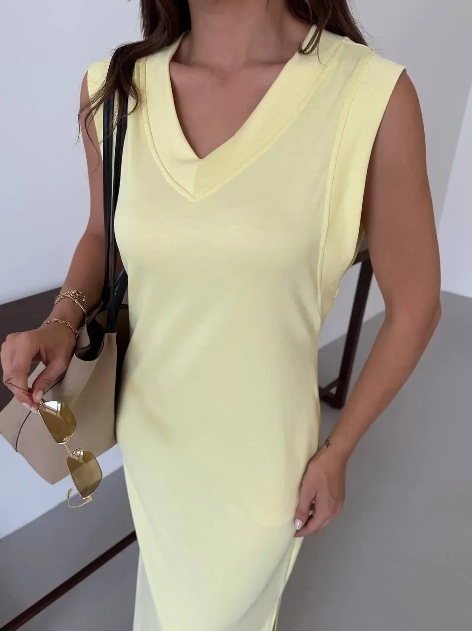 Modal Kumaş V Yaka Yırtmaçlı Elbise Sarı
