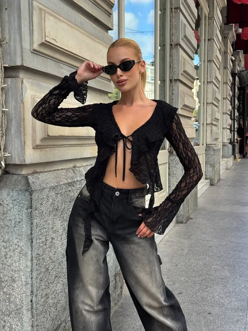 Pervazlı Dantel Kumaş Siyah Bluz