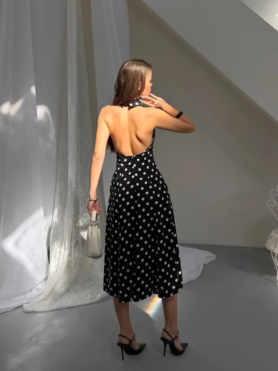 Puantiye Desen Sırt Detay Midi Boy Elbise Siyah