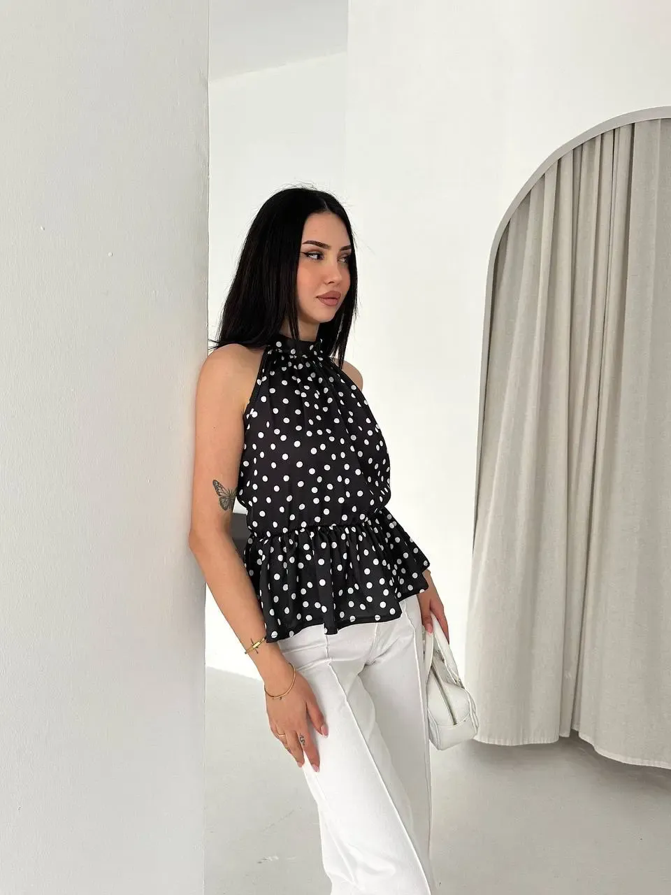 Puantiyeli Halter Yaka Bluz – Bel Lastikli Şık Bluz Siyah