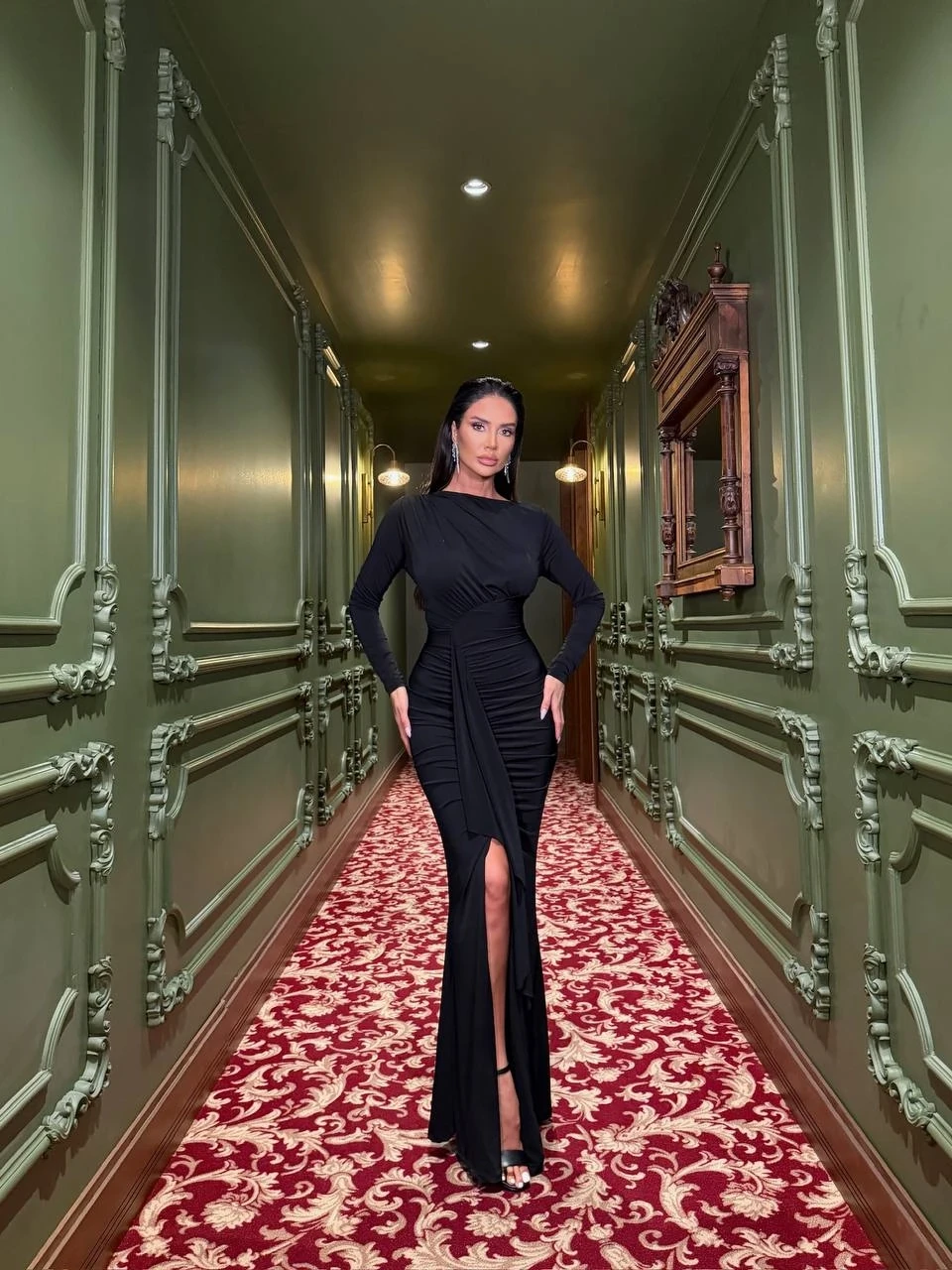 Sandy Kumaş Likralı Yırtmaç Detaylı Maxi Elbise