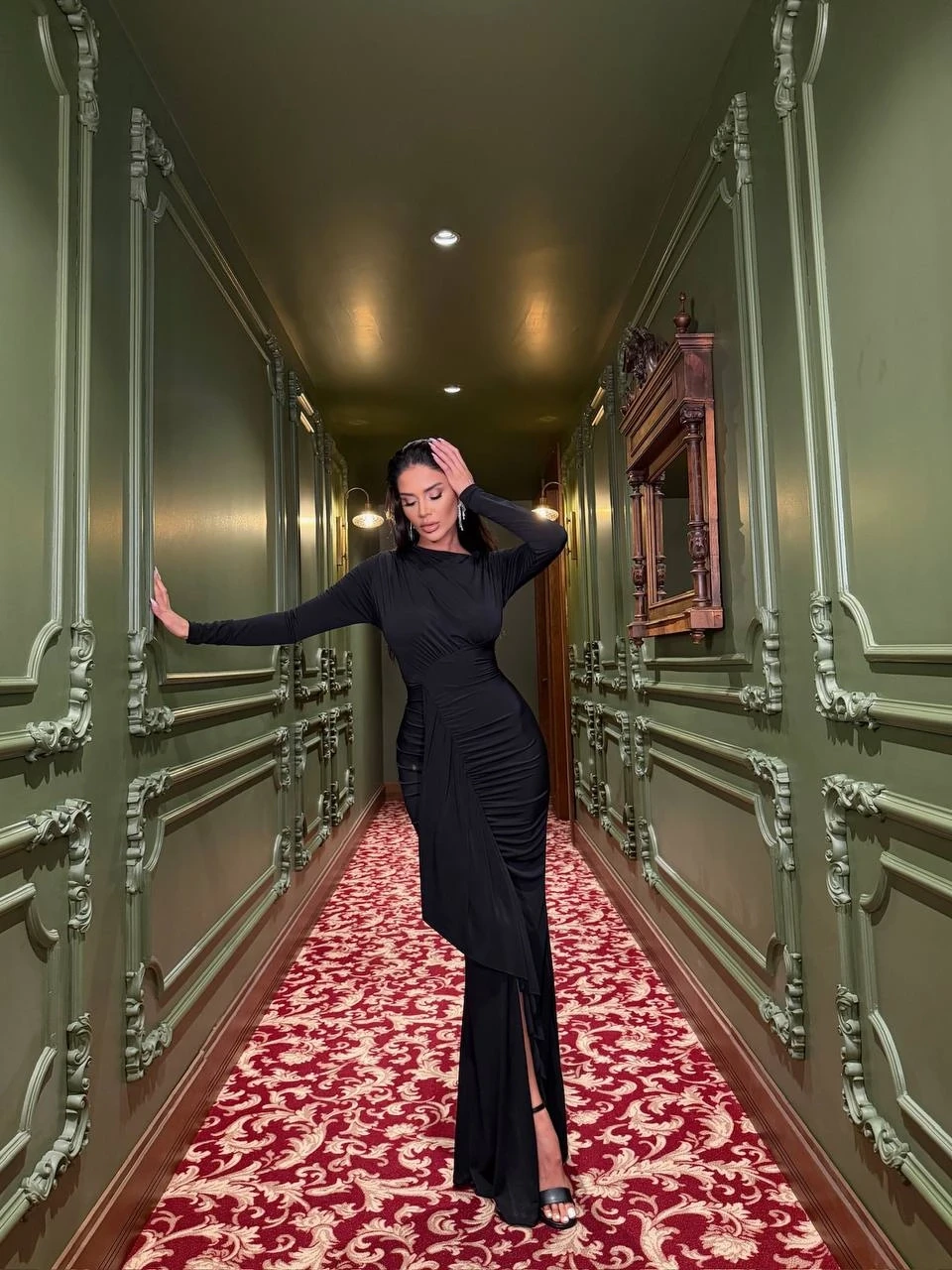 Sandy Kumaş Likralı Yırtmaç Detaylı Maxi Elbise