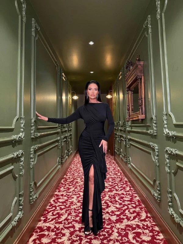 Sandy Kumaş Likralı Yırtmaç Detaylı Maxi Elbise