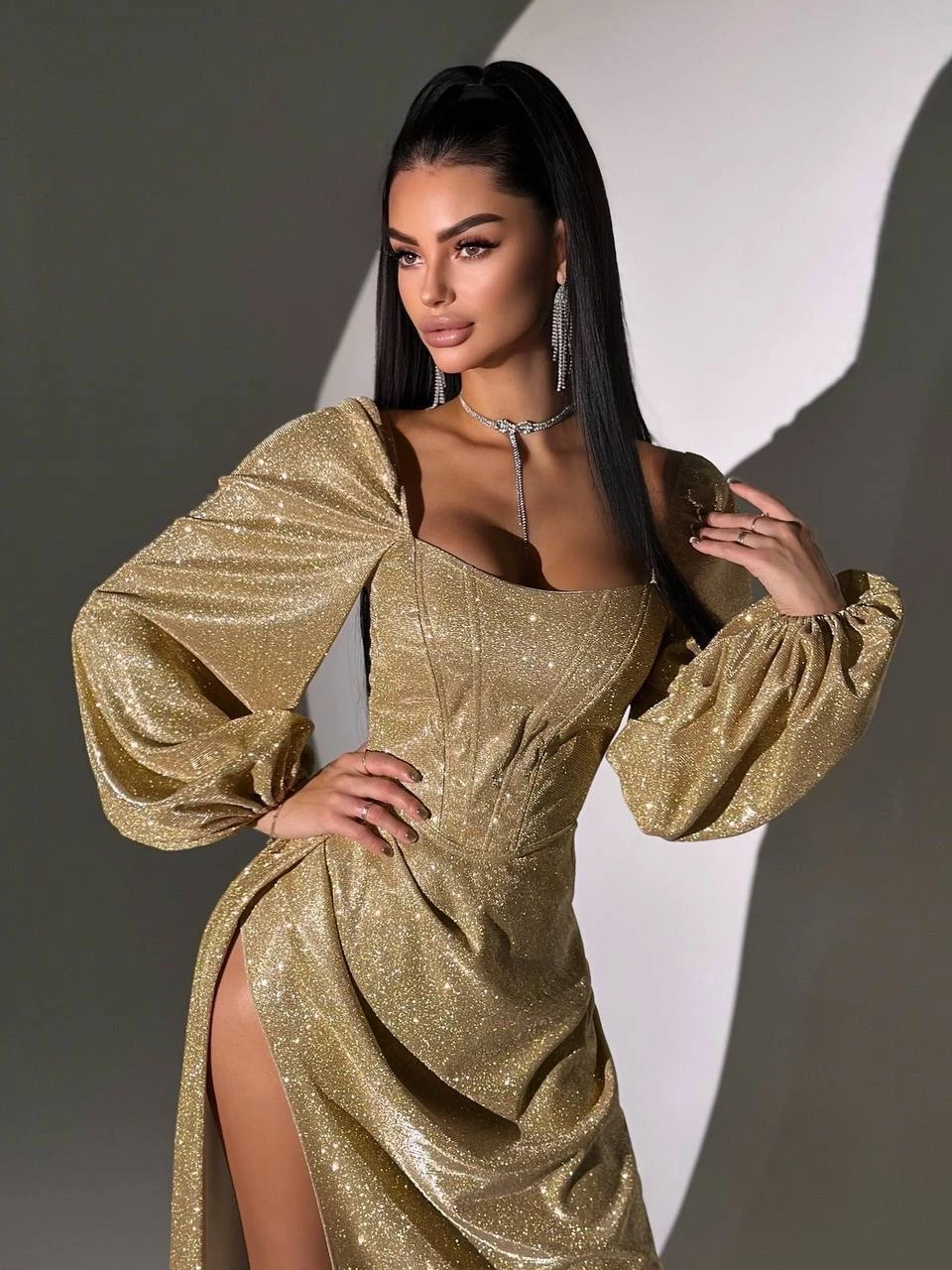 Simli Kumaş Sırt Detay Yırtmaçlı Maxi Boy Elbise