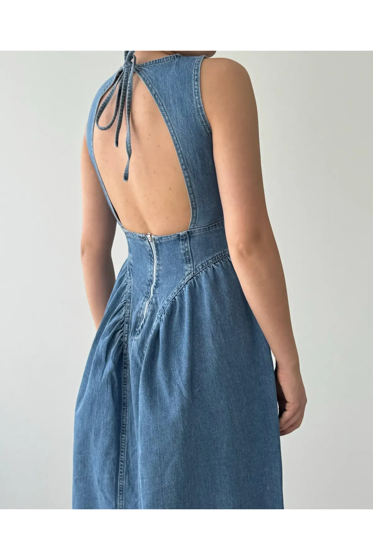 Sırt Dekolte Detaylı Denim Elbise