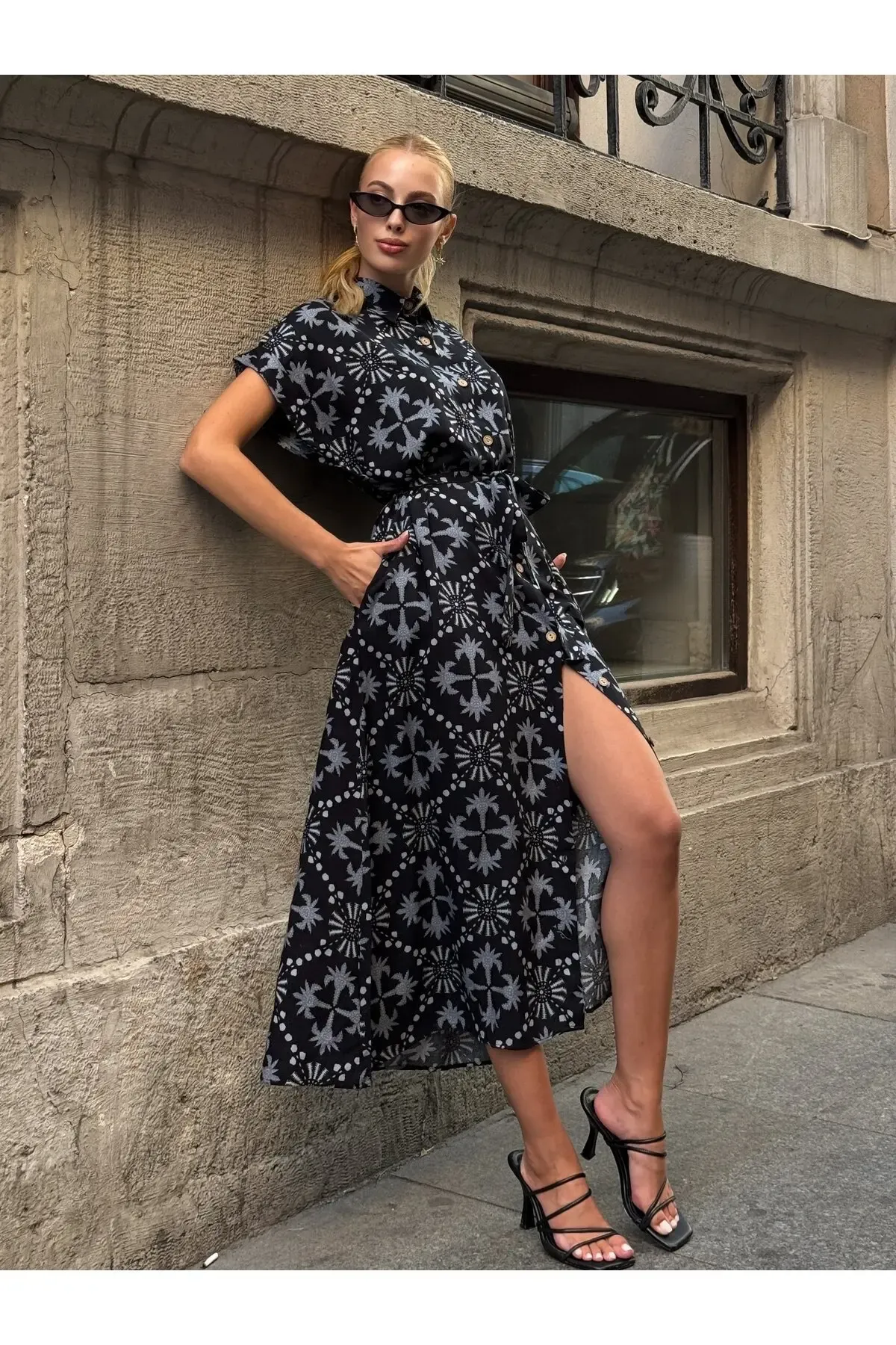 Siyah Desenli Kuşak Detaylı Gömlek Elbise