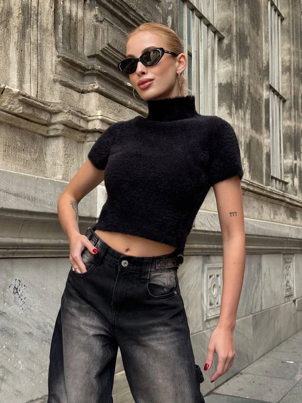 Siyah Sakallı Kumaş Crop Bluz