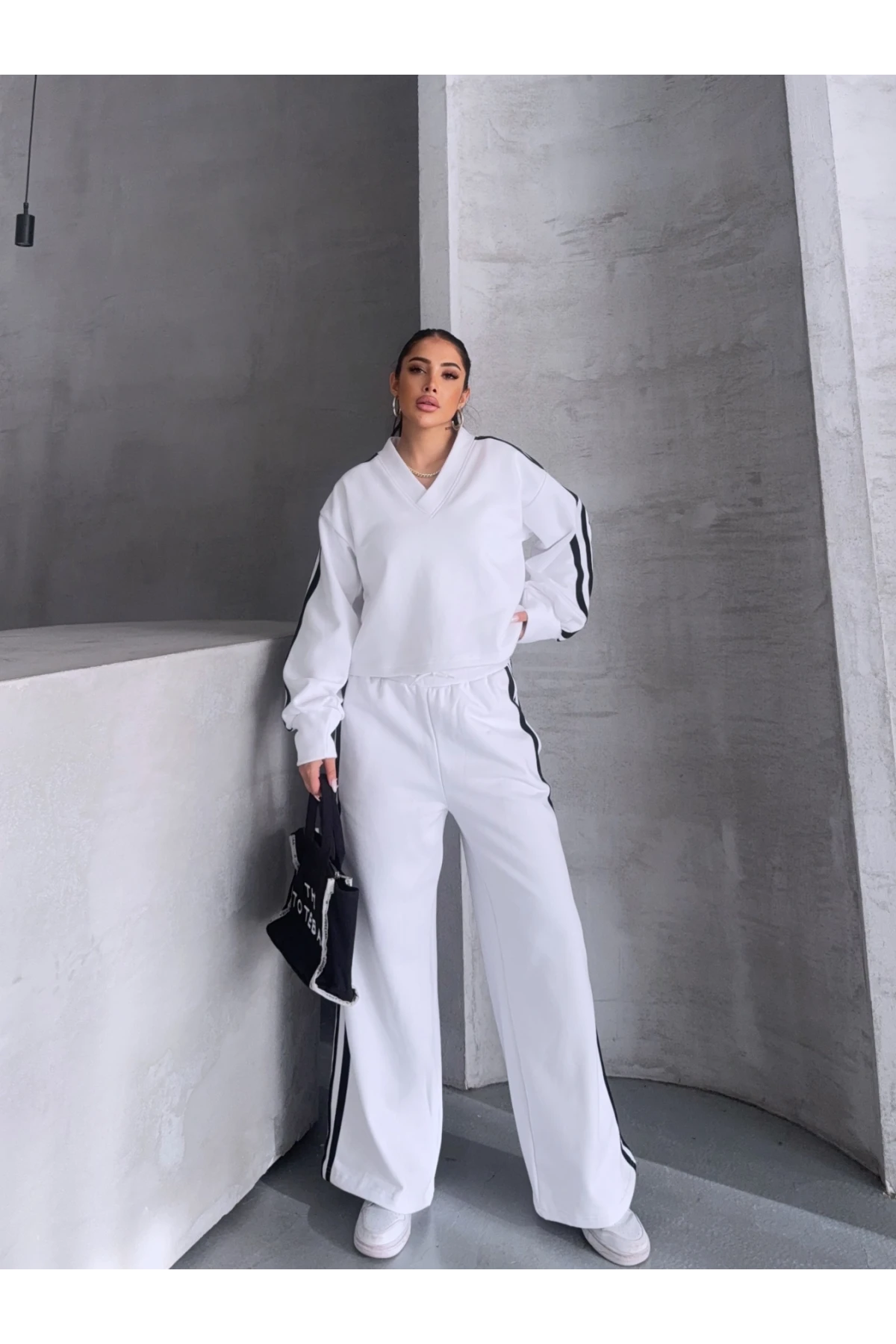 Üç İplik Şardonlu Yanları Şerit Takım Beyaz