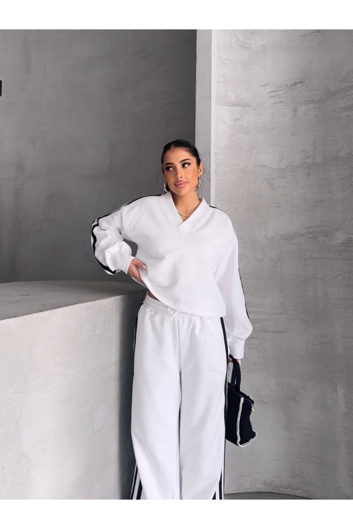 Üç İplik Şardonlu Yanları Şerit Takım Beyaz