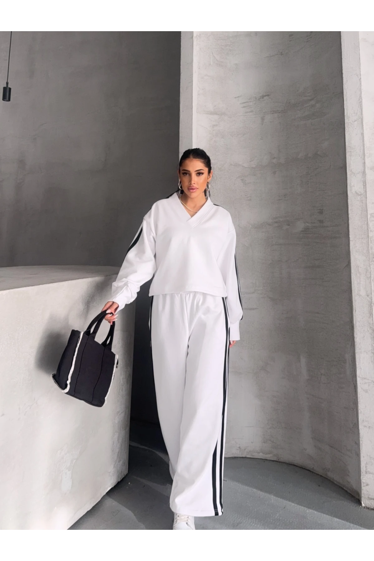 Üç İplik Şardonlu Yanları Şerit Takım Beyaz
