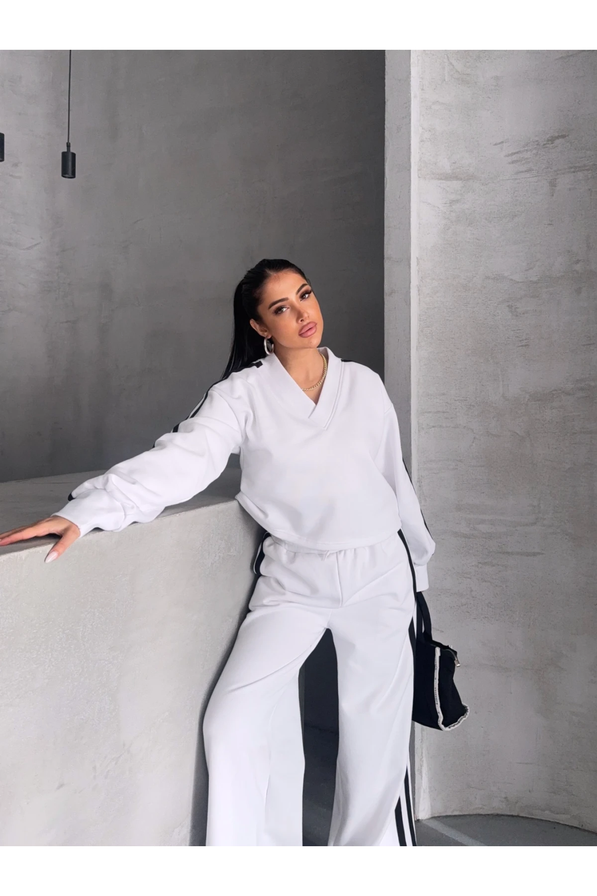 Üç İplik Şardonlu Yanları Şerit Takım Beyaz