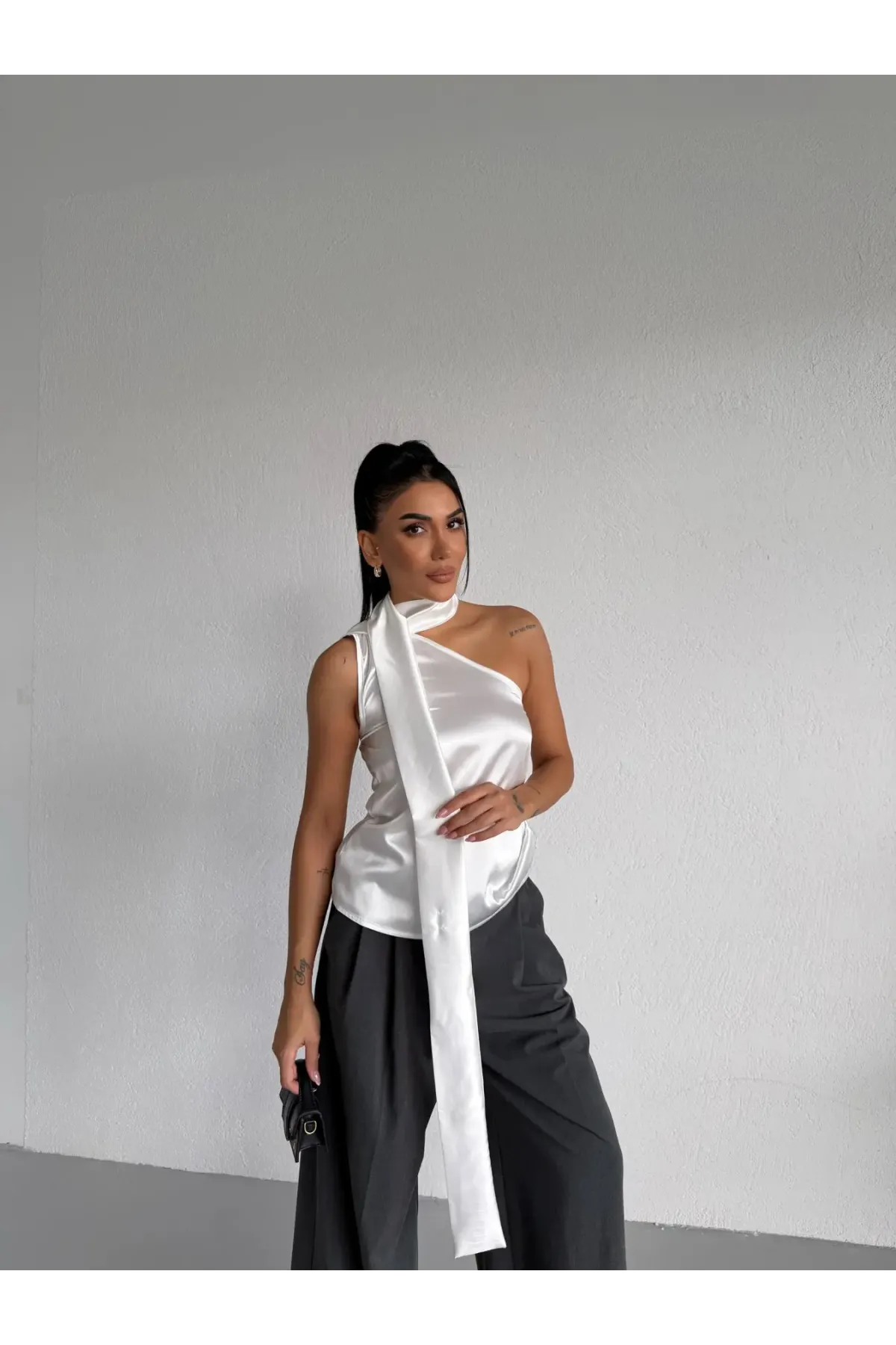 Yaka Detay Saten Bluz Beyaz