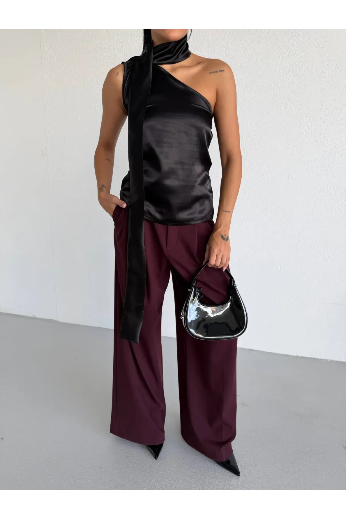 Yaka Detay Saten Bluz Siyah