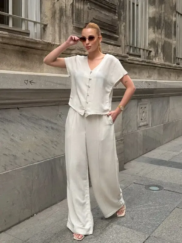 Yarım Kol Boncuk Düğmeli Keten Takım