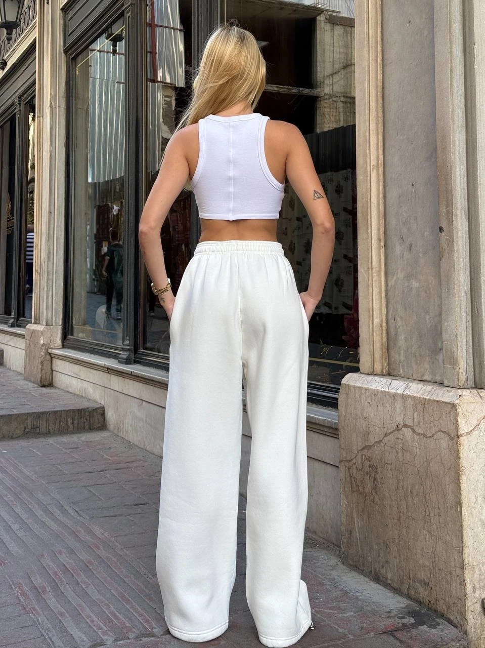 Yüsek Bel Cepli Paça Detay Beyaz Eşofman Altı