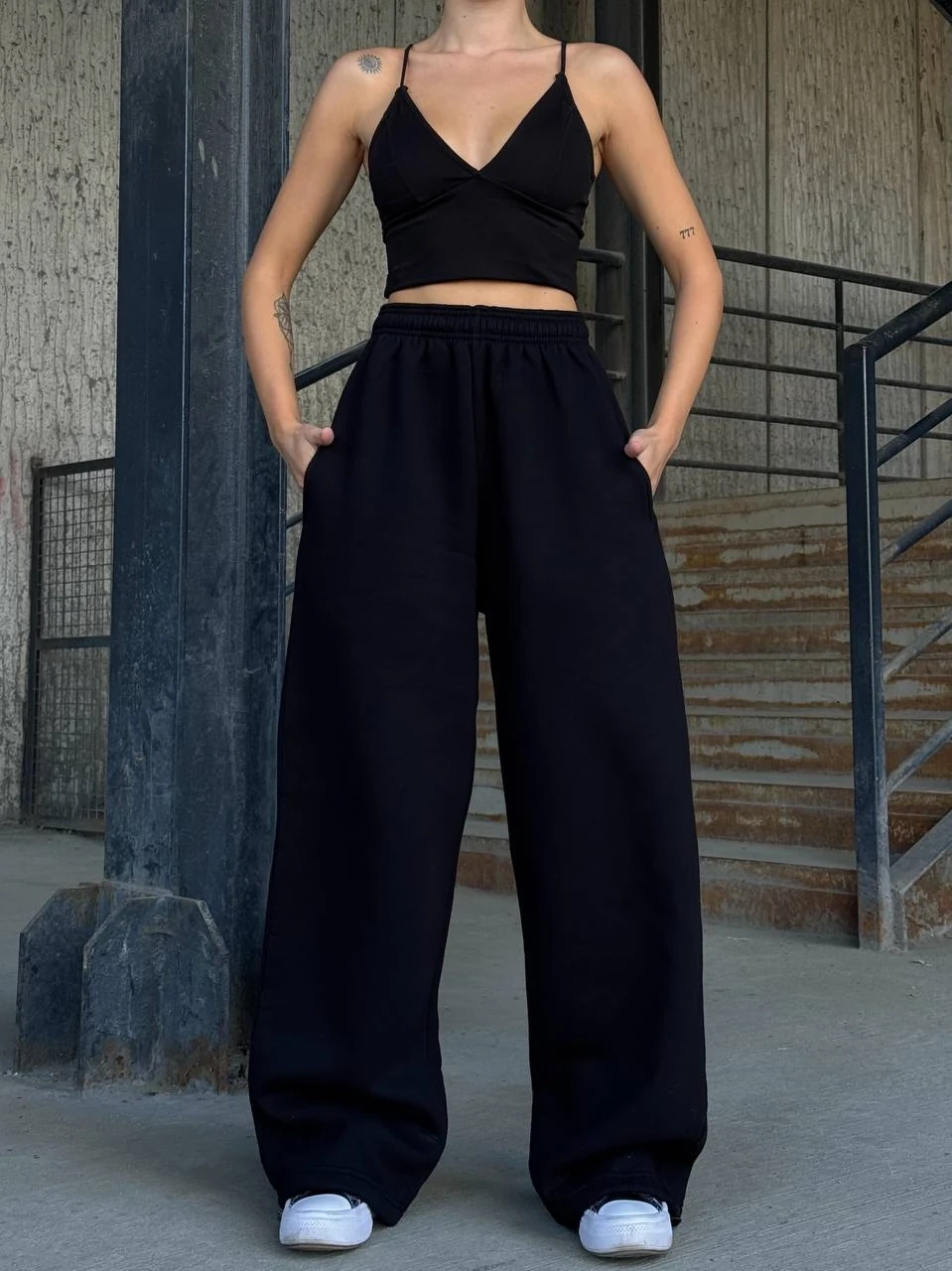 Yüsek Bel Cepli Paça Detay Siyah Eşofman Altı