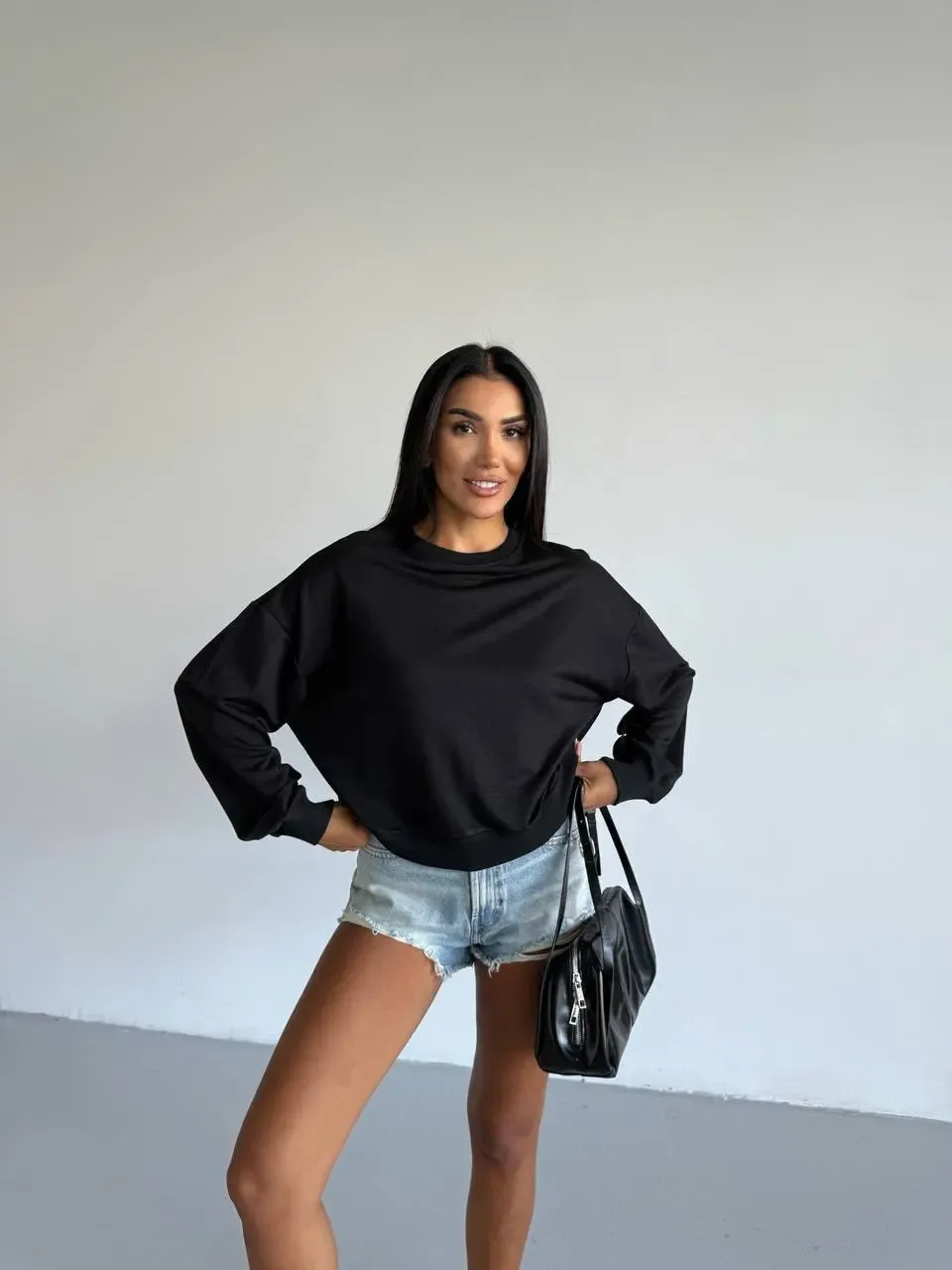 İki İplik Bisiklet Yaka Siyah Sweatshirt