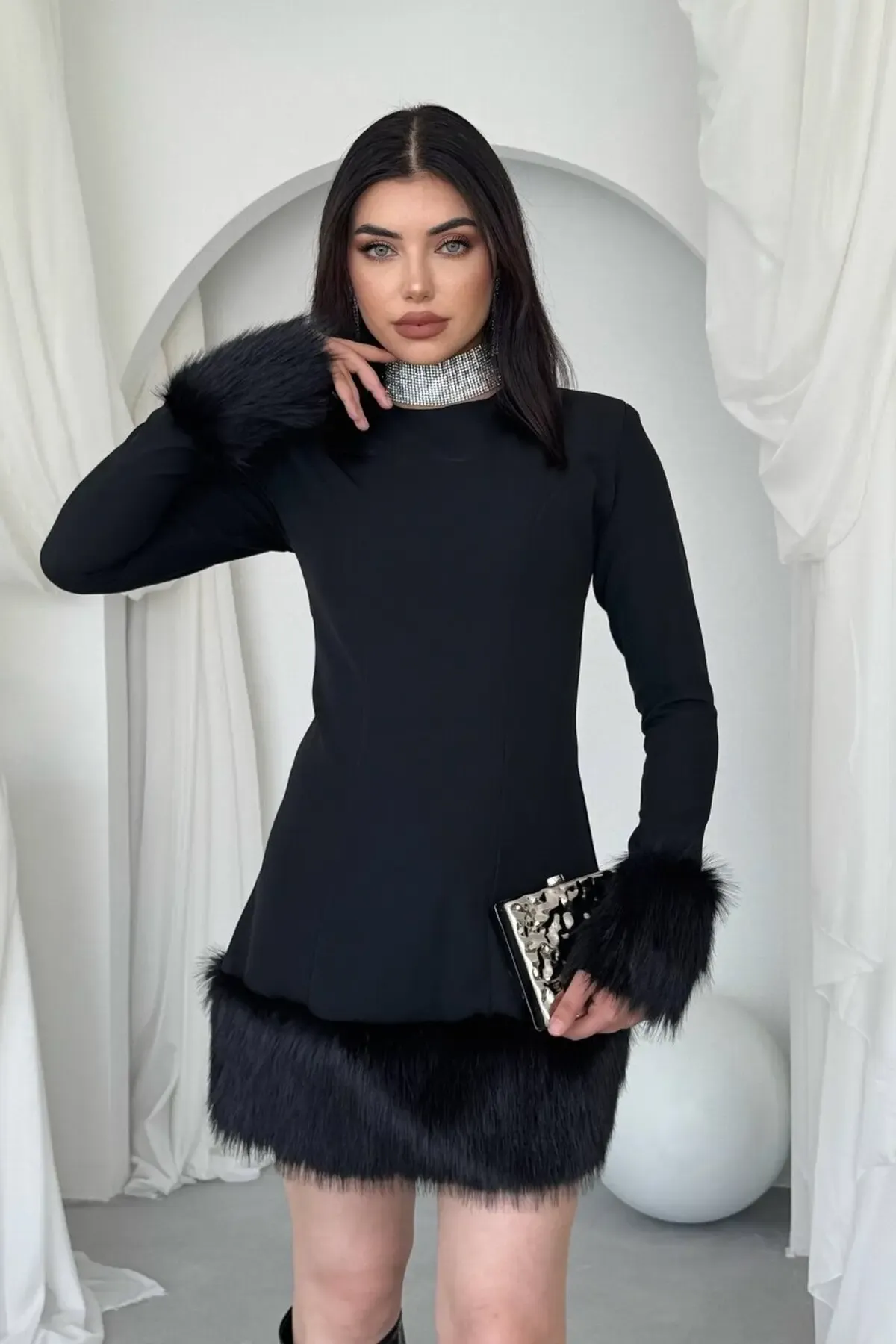 Kürk Detaylı Siyah Elbise